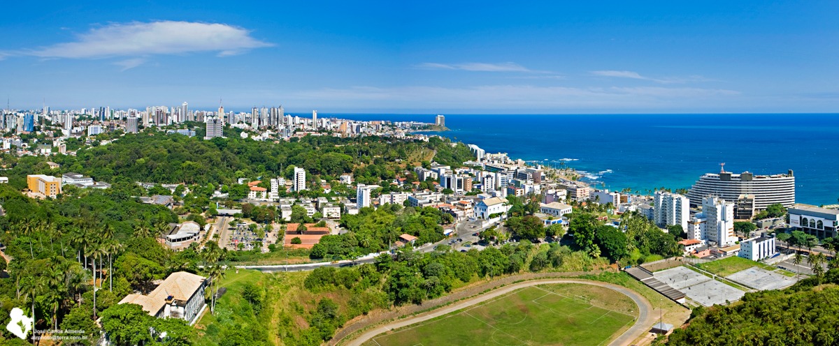 Vista aérea de Ondina e a orla de Salvador